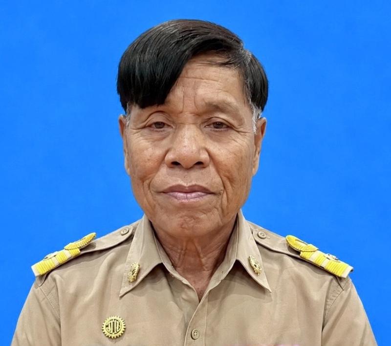 นายเสาร์ กาจู
